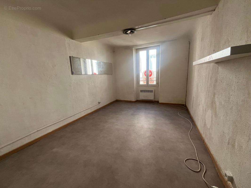 Appartement à SOLLIES-PONT