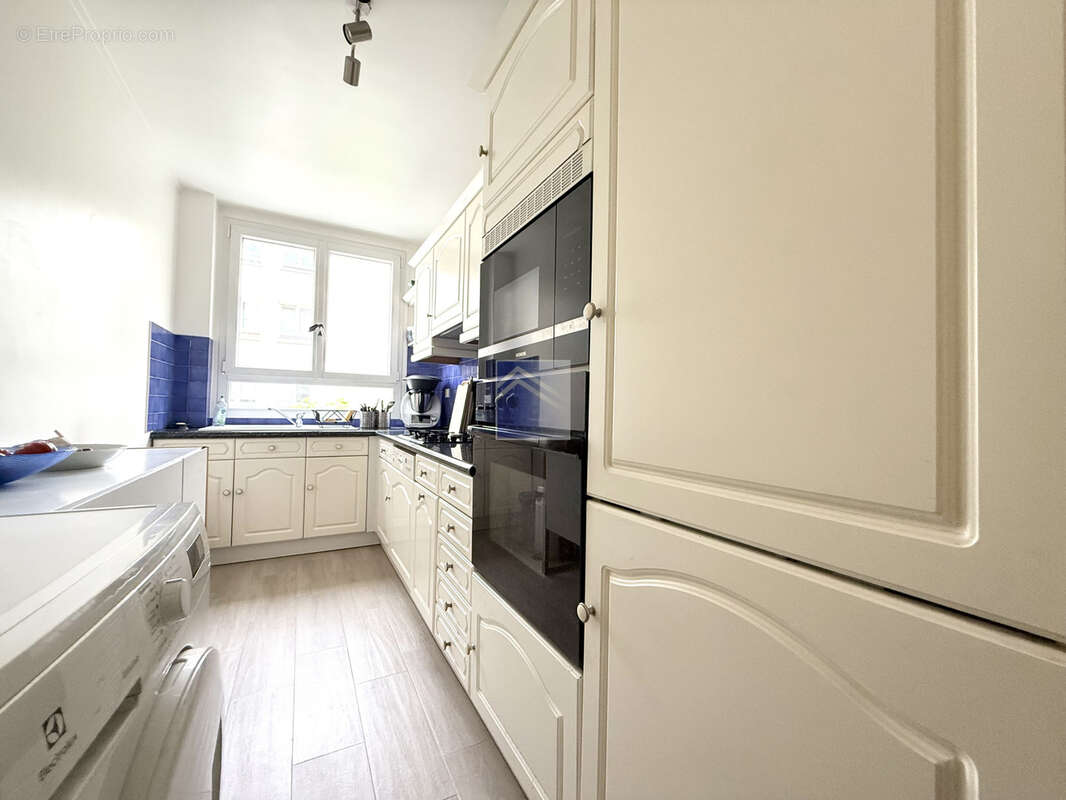 Appartement à COURBEVOIE