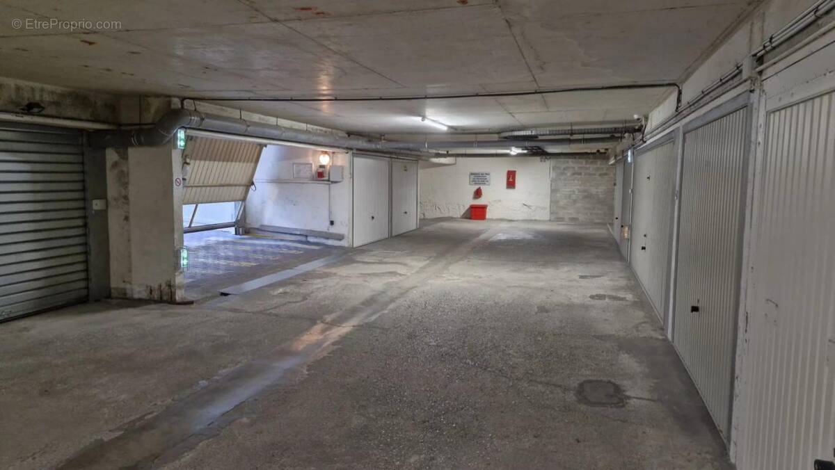 Parking à CANNES