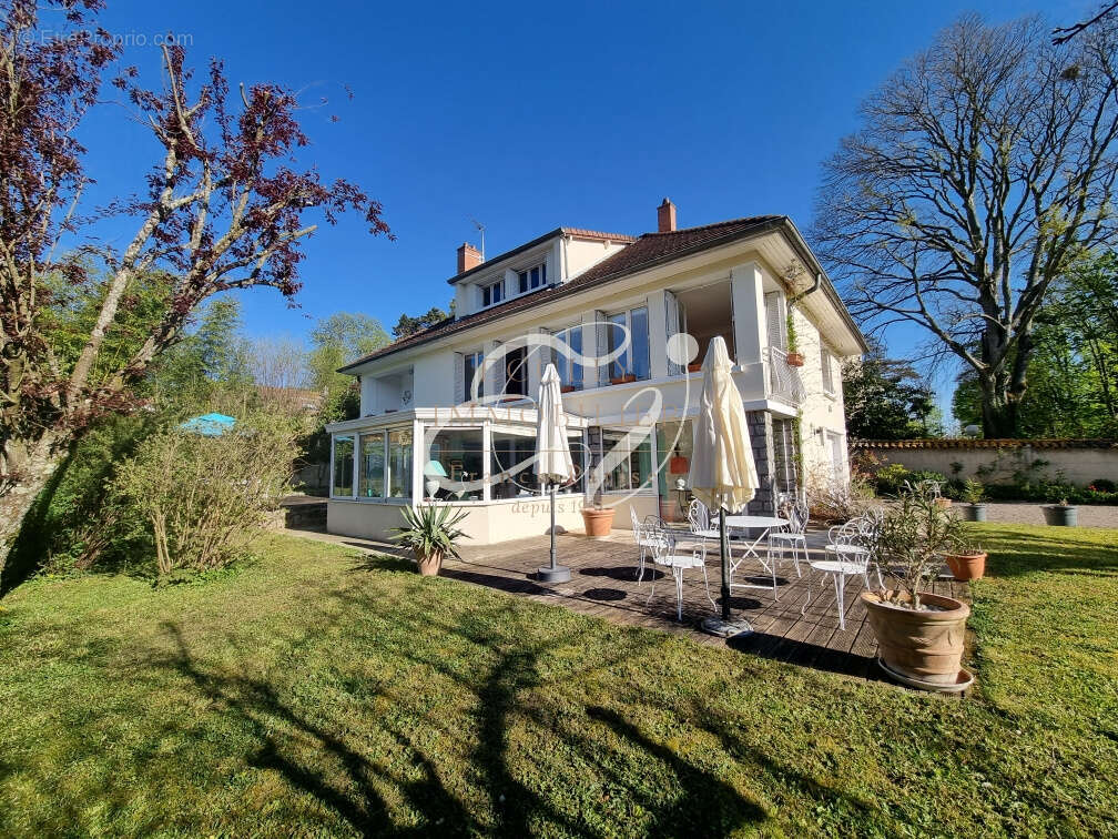 Maison à TASSIN-LA-DEMI-LUNE