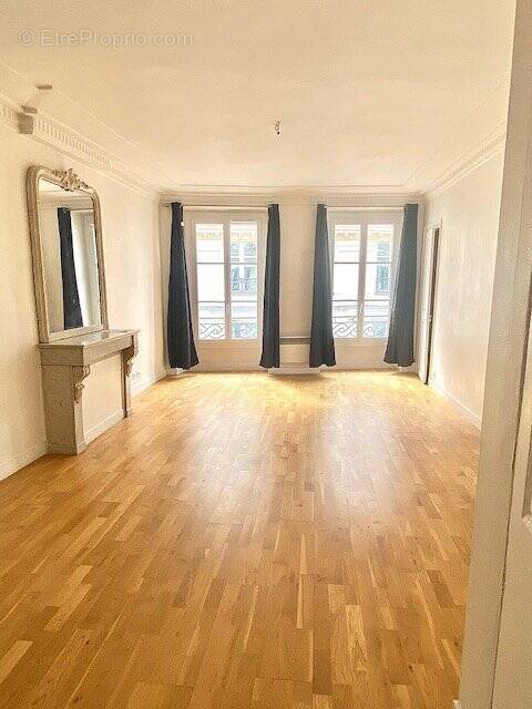 Appartement à PARIS-8E