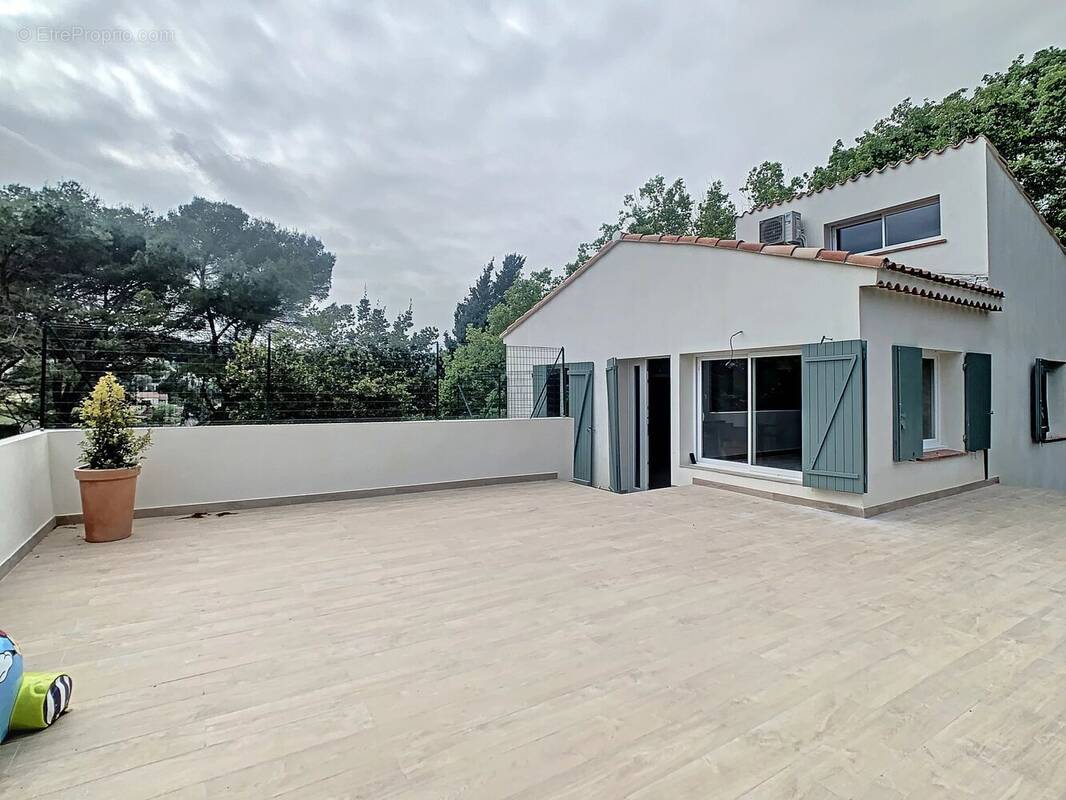 Appartement à VALLAURIS