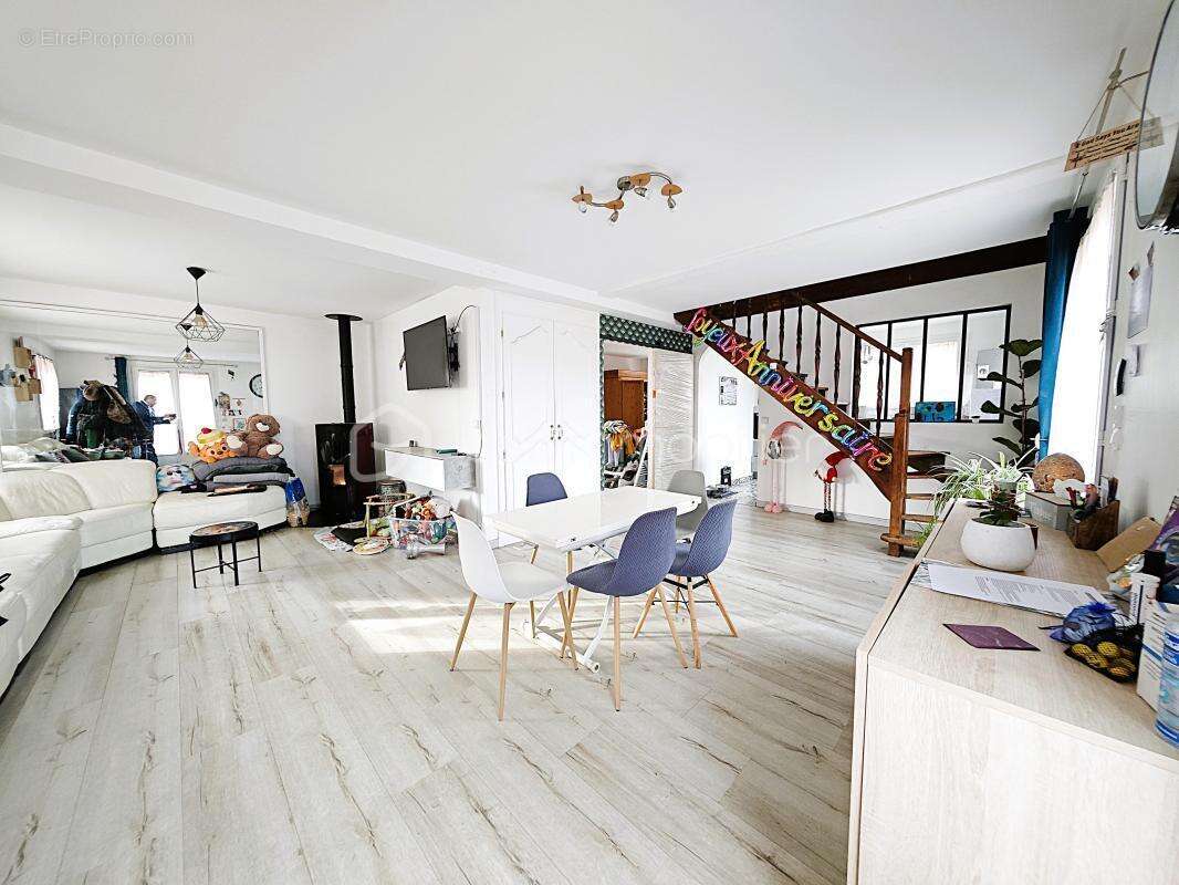 Maison à EPERNON