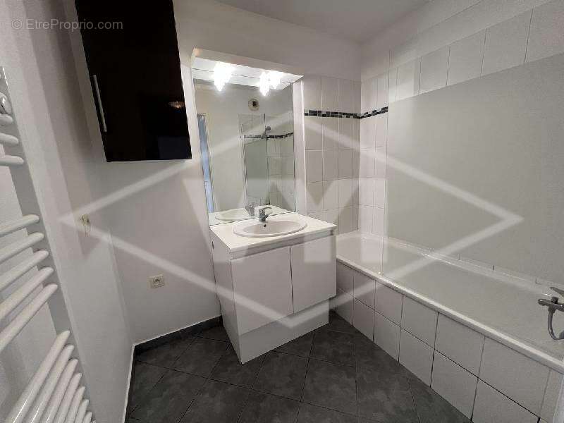 Appartement à COMBS-LA-VILLE