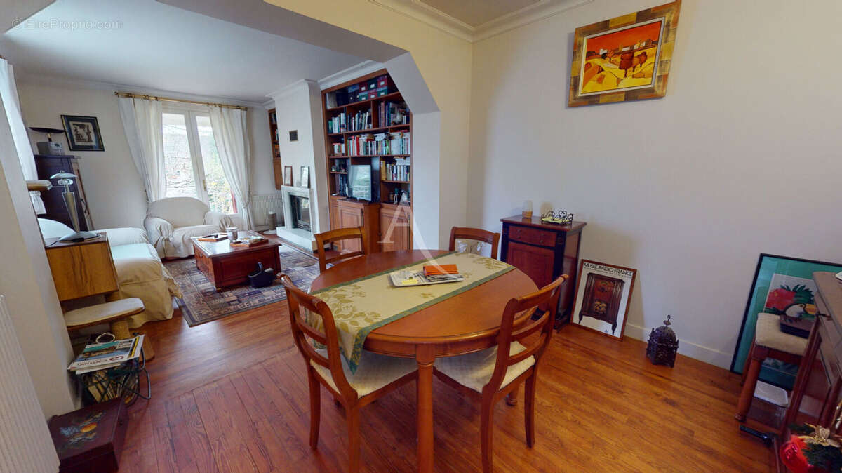 Maison à MORANGIS