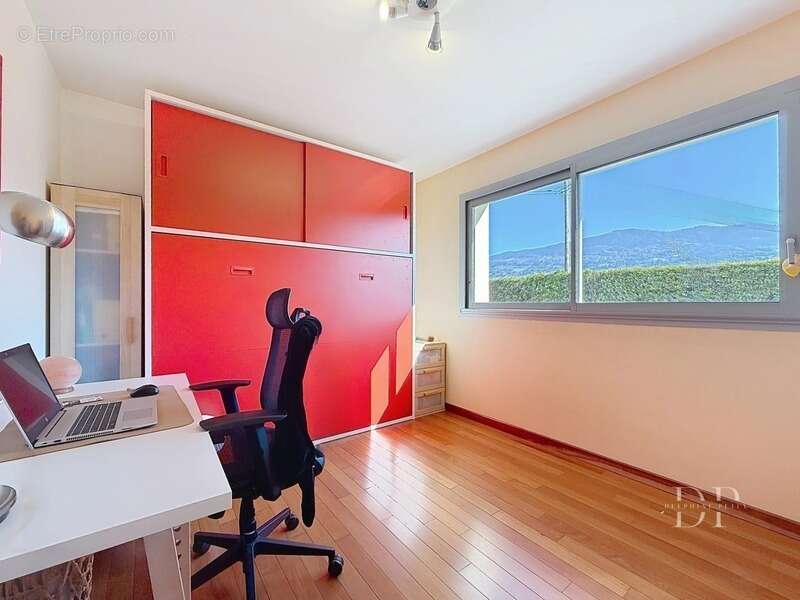 Maison à CRANVES-SALES