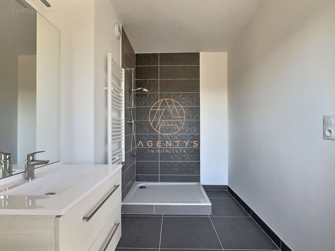Appartement à SAINT-MAUR-DES-FOSSES