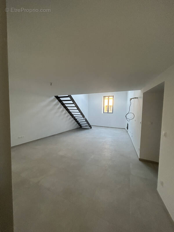 Appartement à SUZE-LA-ROUSSE