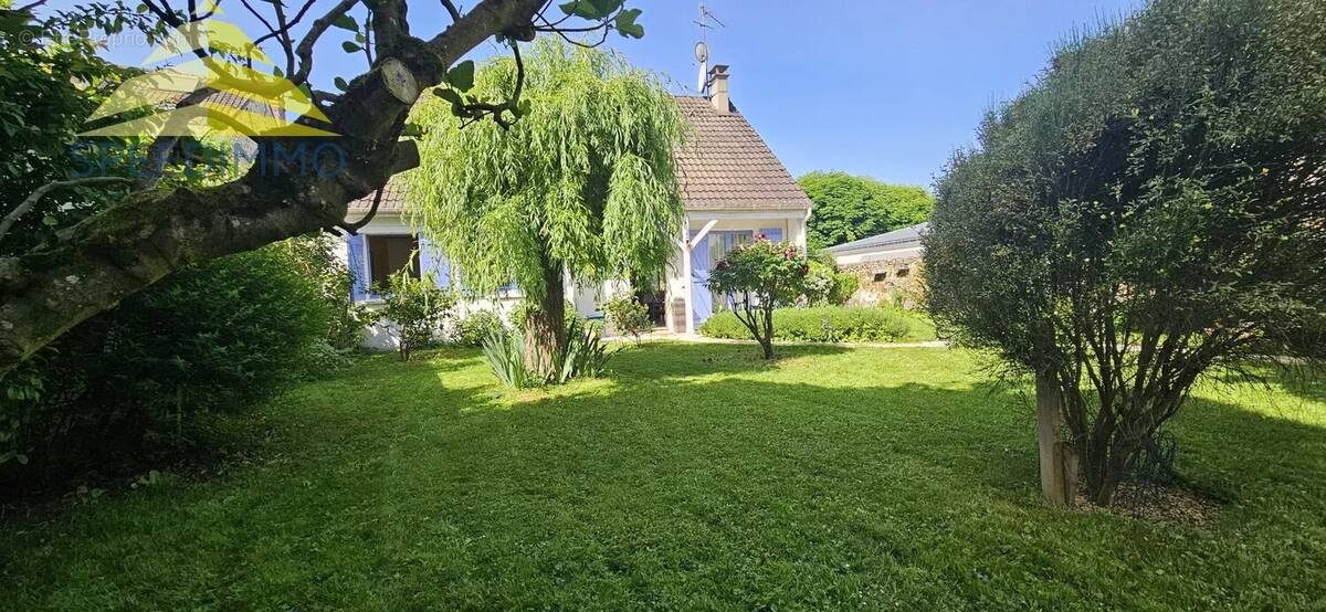 Maison à MANDRES-LES-ROSES