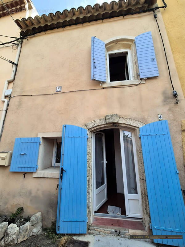 Maison à SAINT-MITRE-LES-REMPARTS