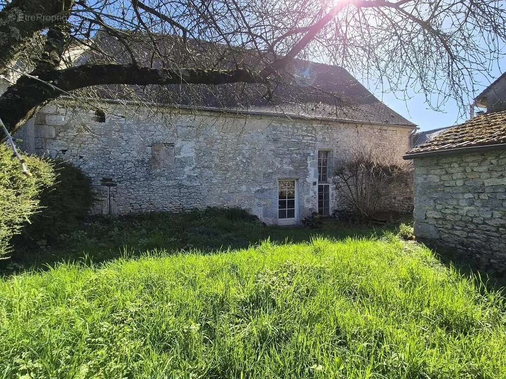 Maison à BEAUNE-LA-ROLANDE