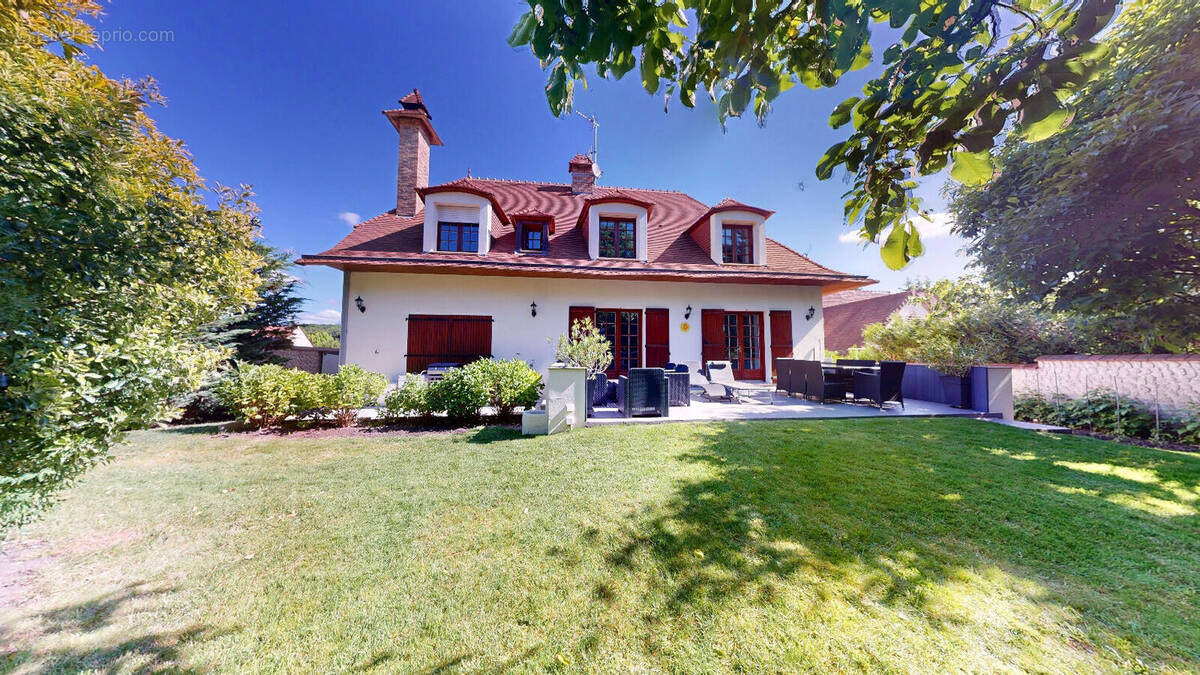Maison à COUBRON