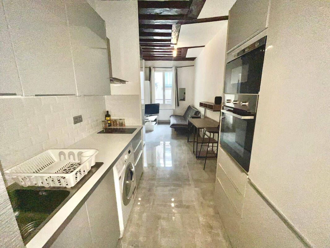 Appartement à PARIS-1E