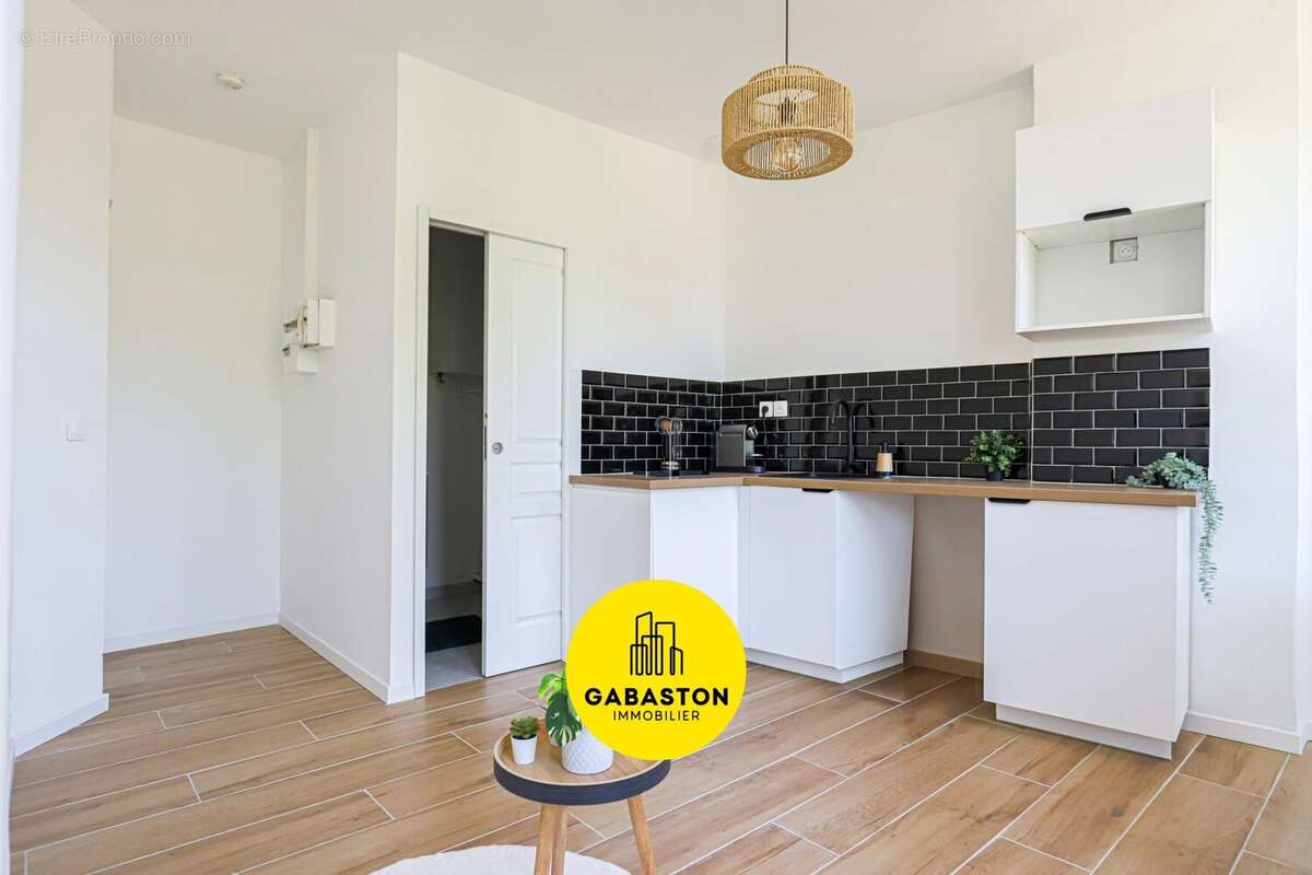 Appartement à MARSEILLE-5E