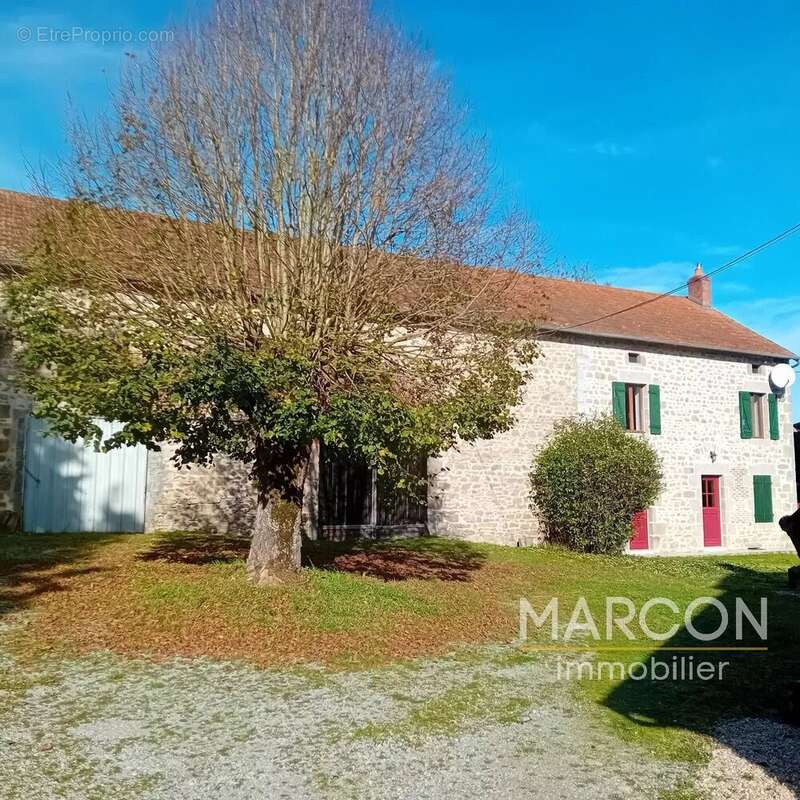 Maison à AHUN