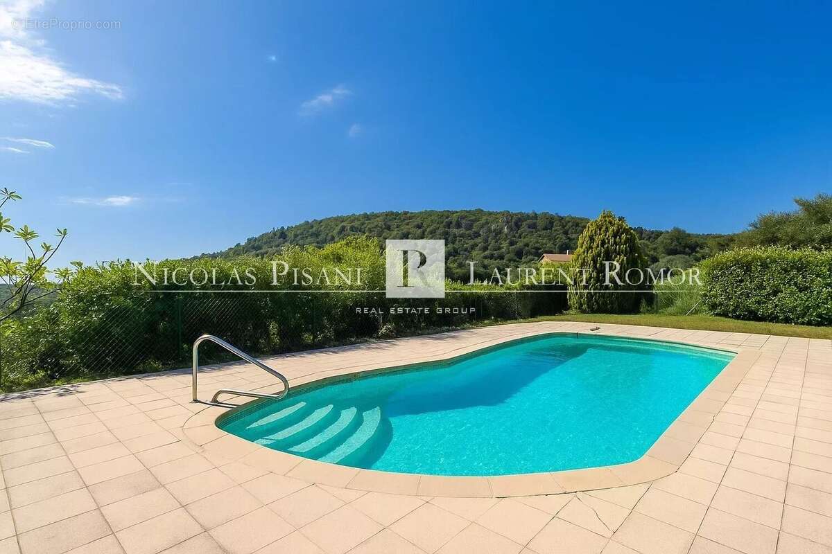 Appartement à EZE
