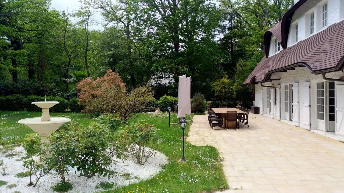 Maison à LES LOGES-EN-JOSAS