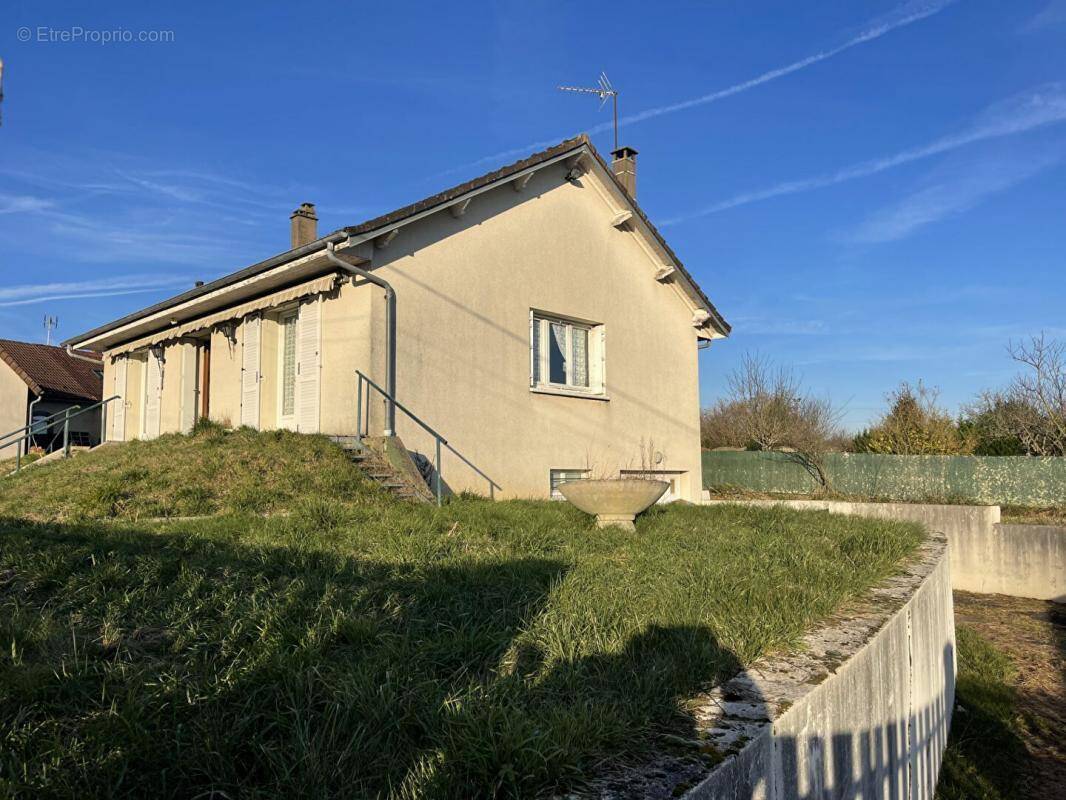 Maison à NOGENT-SUR-VERNISSON