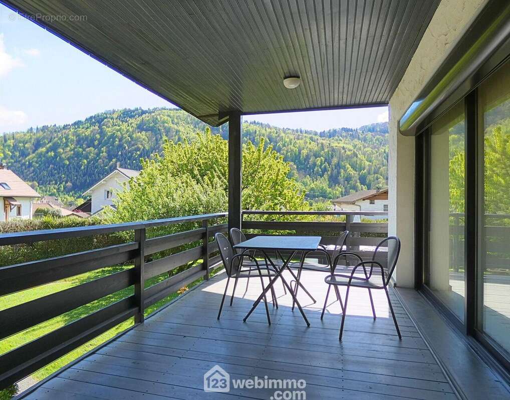 ... Sur la terrasse, idéale pour vos moments de détente en extérieur - Maison à UGINE