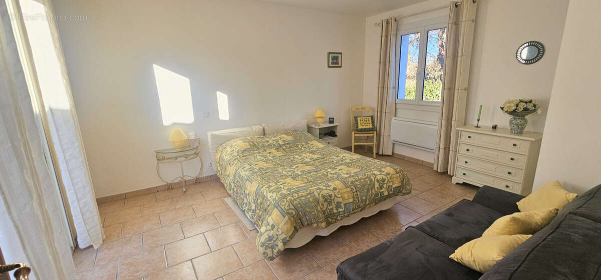 Maison à BAGNOLS-EN-FORET