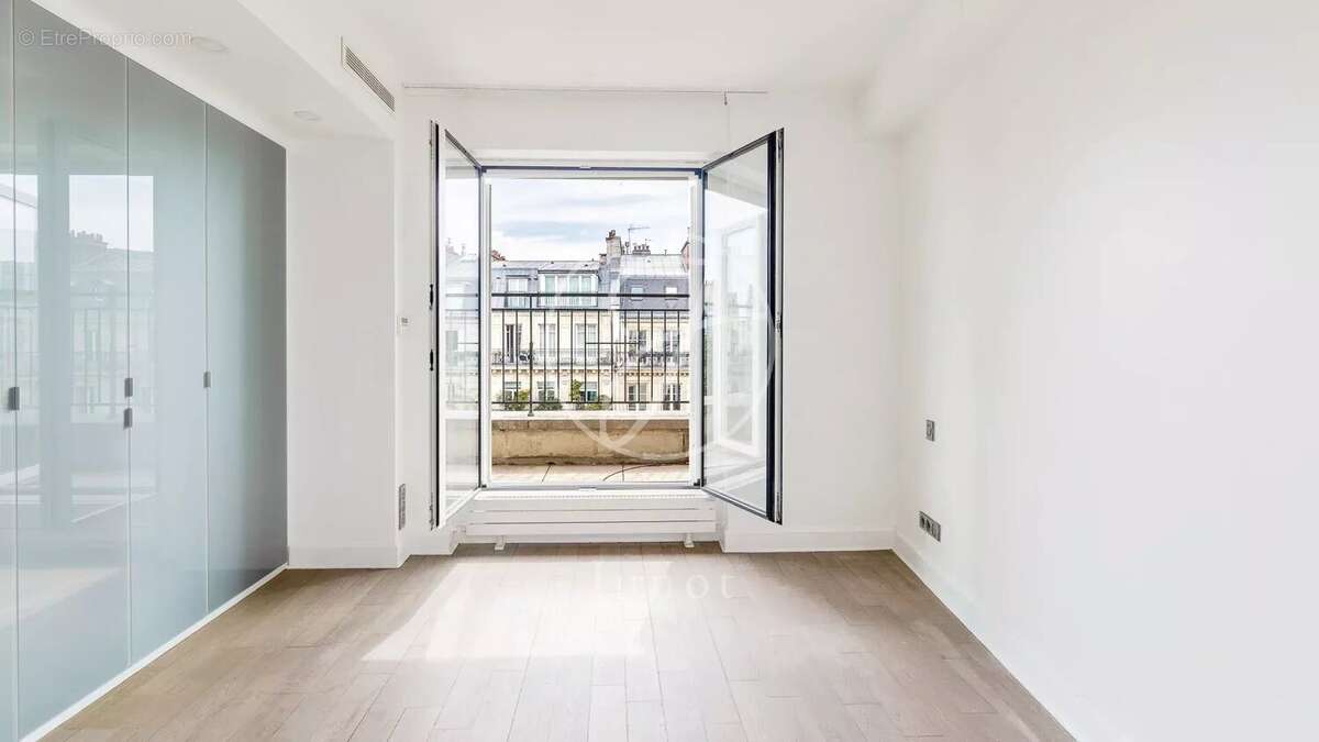 Appartement à PARIS-7E