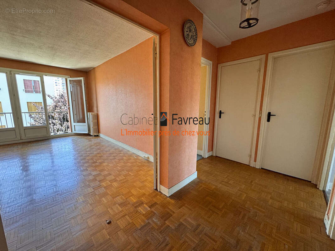 Appartement à L&#039;HAY-LES-ROSES