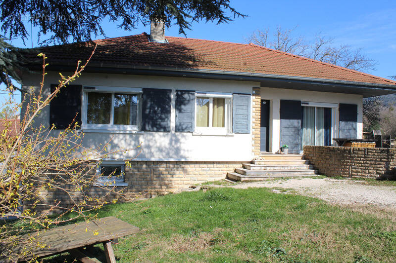 Maison à CEYZERIAT