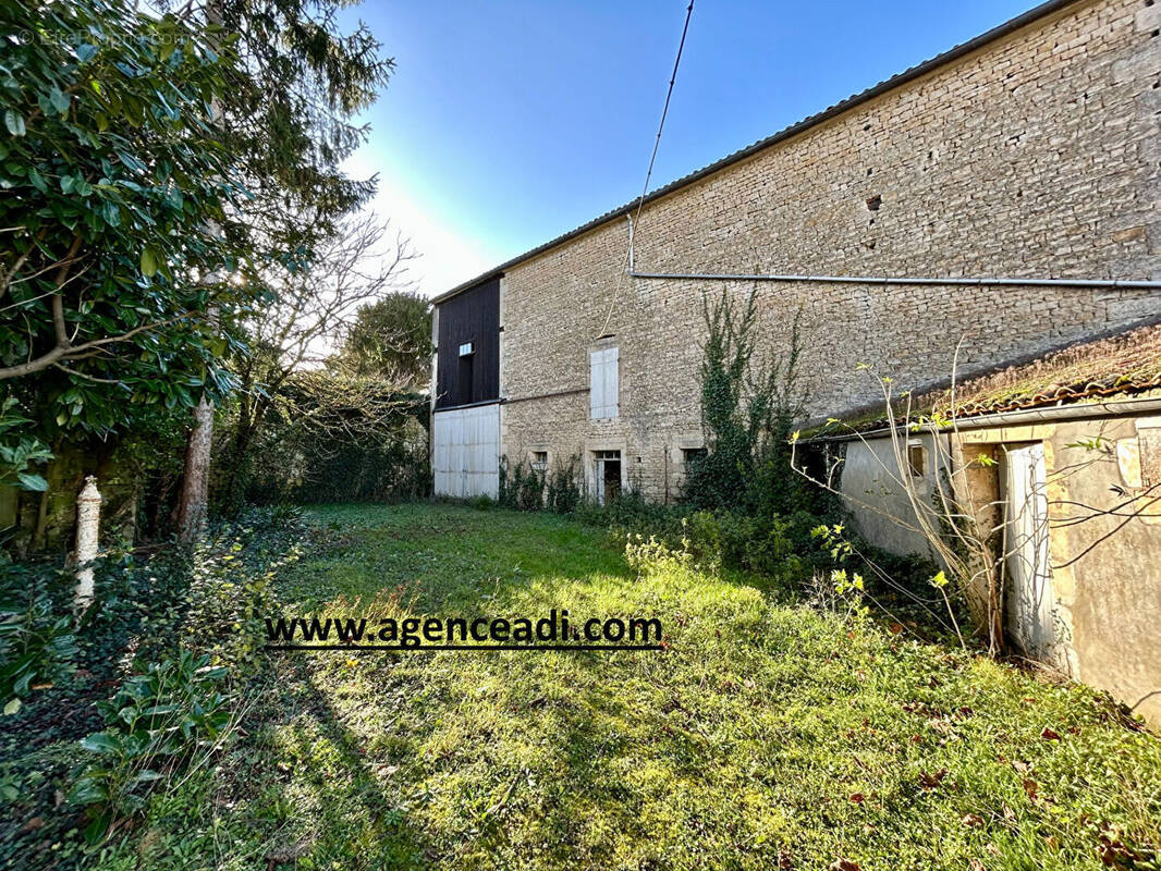 Maison à LA CRECHE