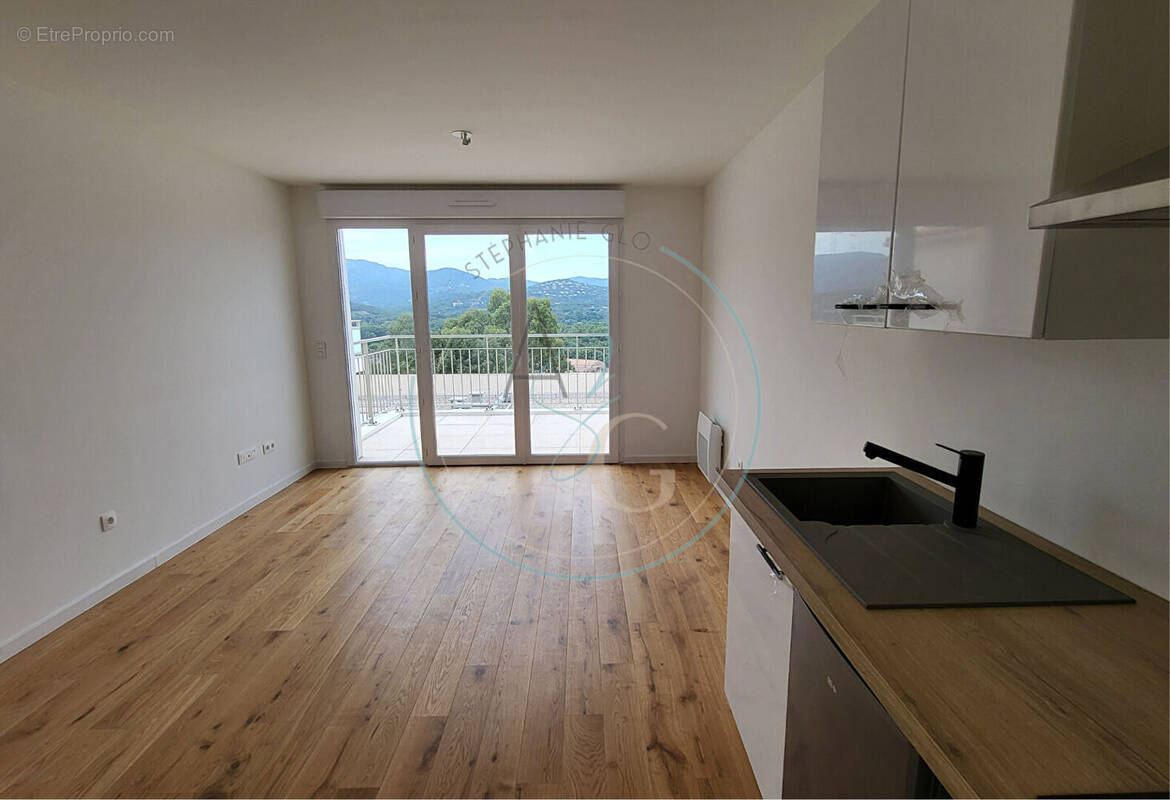 Appartement à COGOLIN