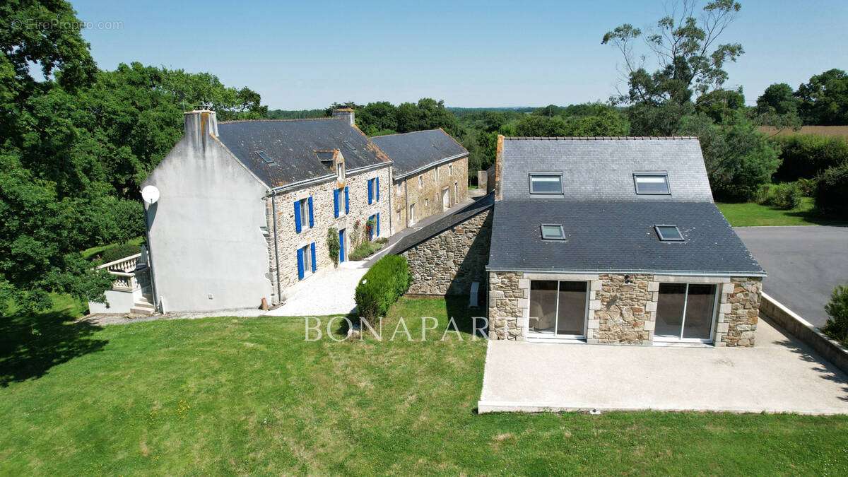 Maison à SURZUR