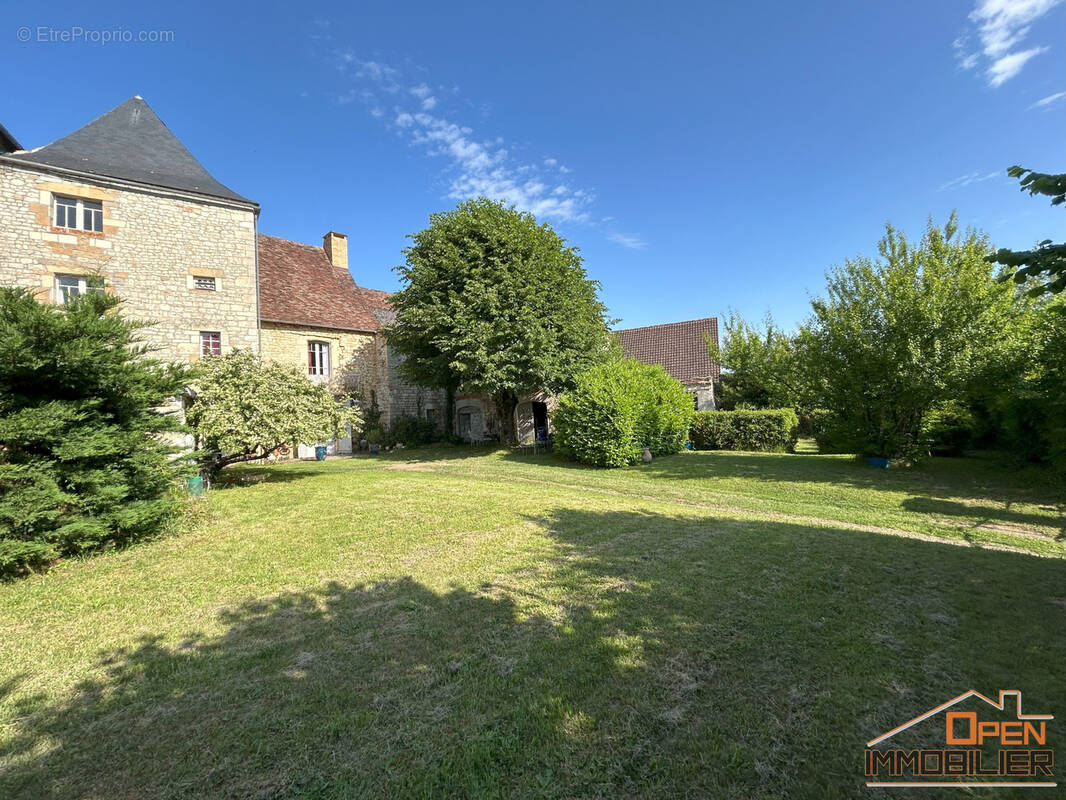 Maison à GOURDON