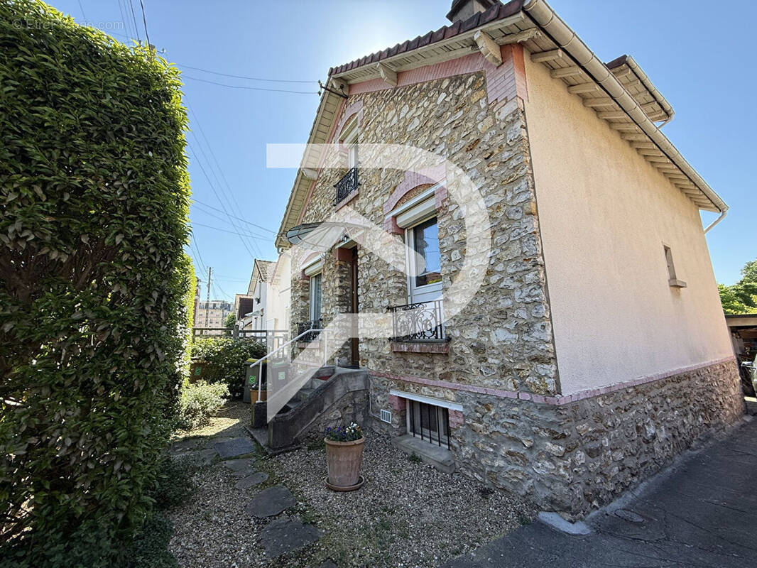 Maison à DEUIL-LA-BARRE