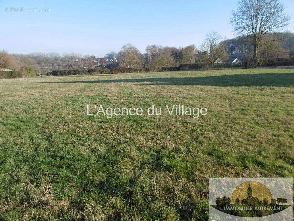 Terrain à AUNEUIL