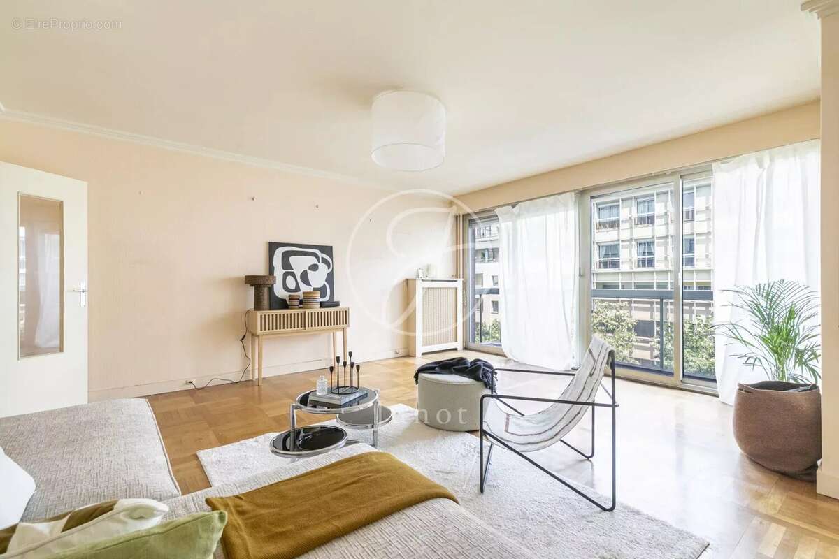 Appartement à PARIS-15E