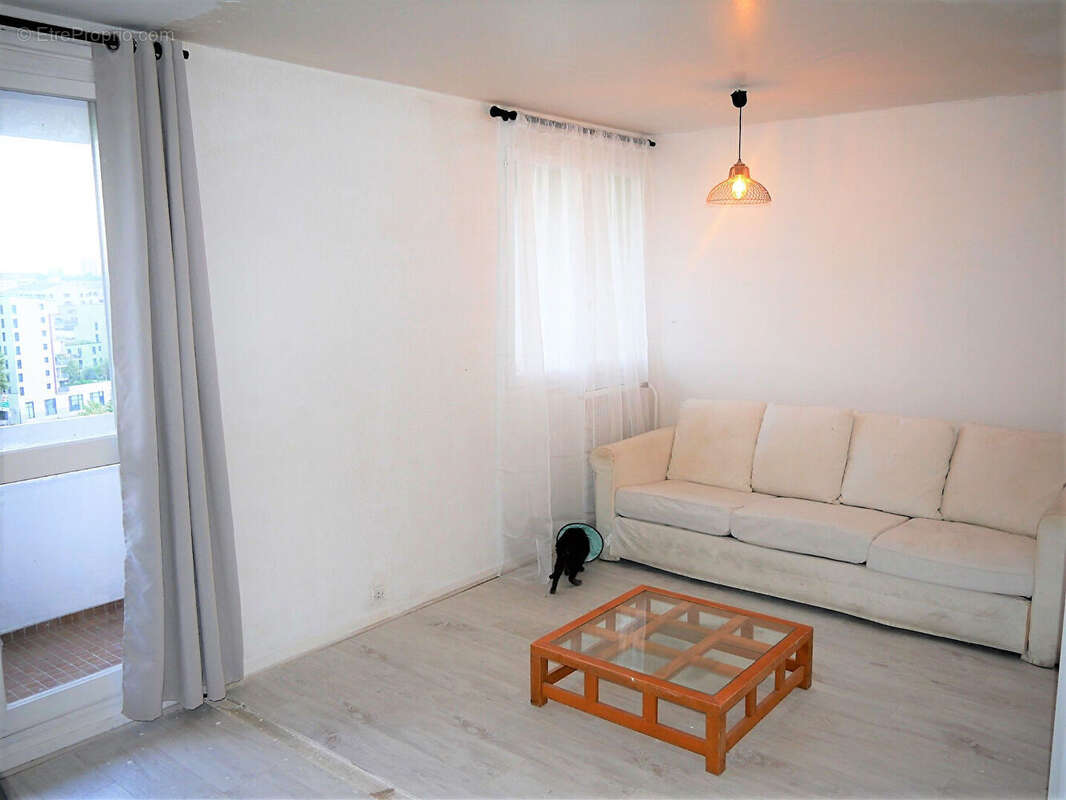 Appartement à L&#039;ILE-SAINT-DENIS