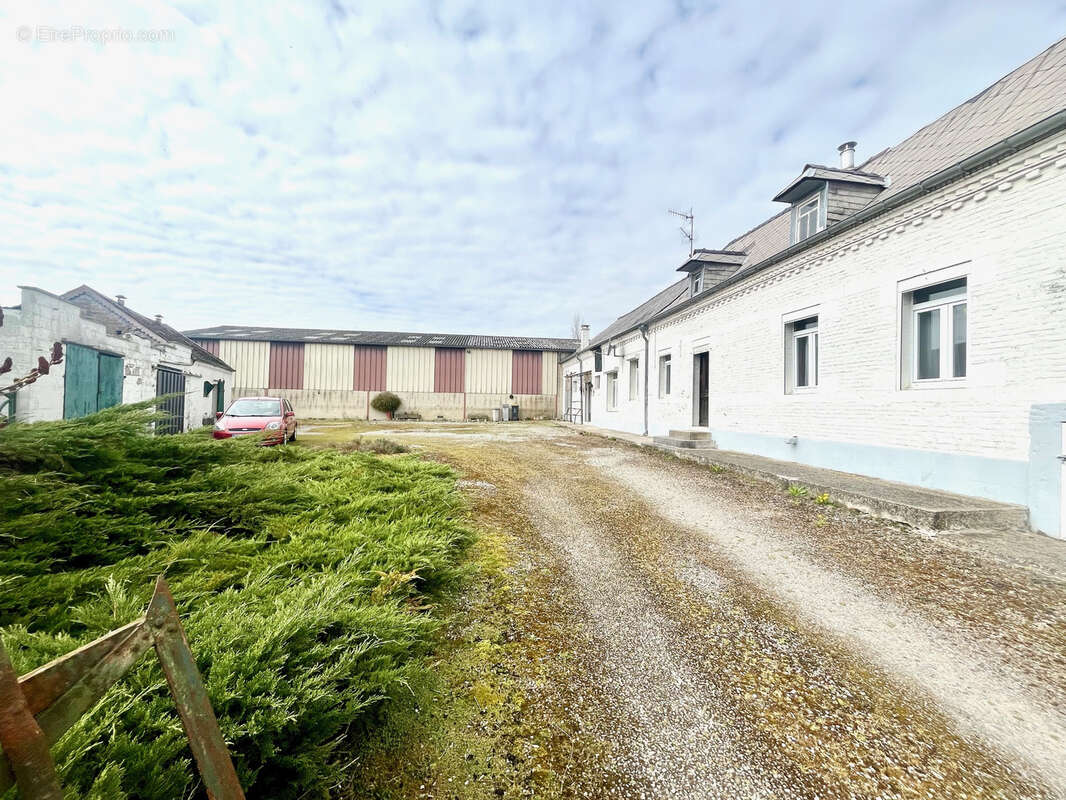 Maison à BOUE