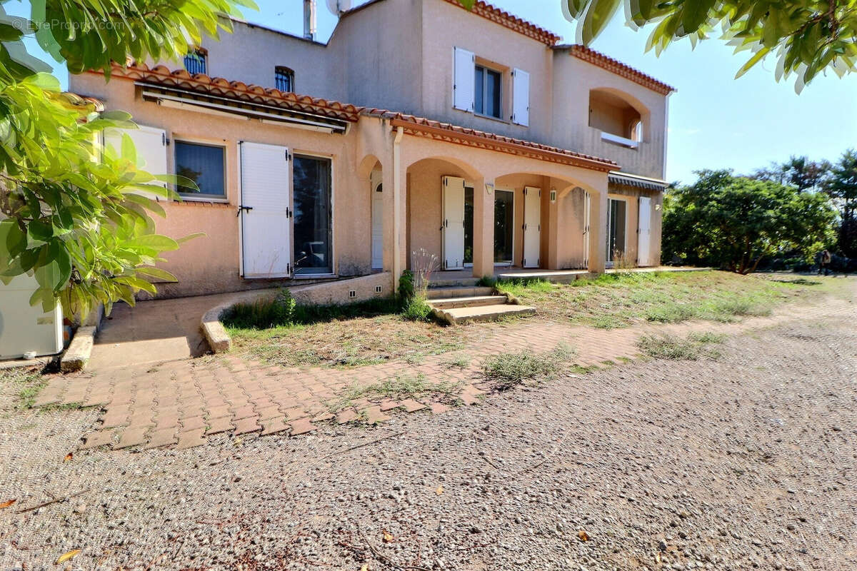 Maison à MAUGUIO