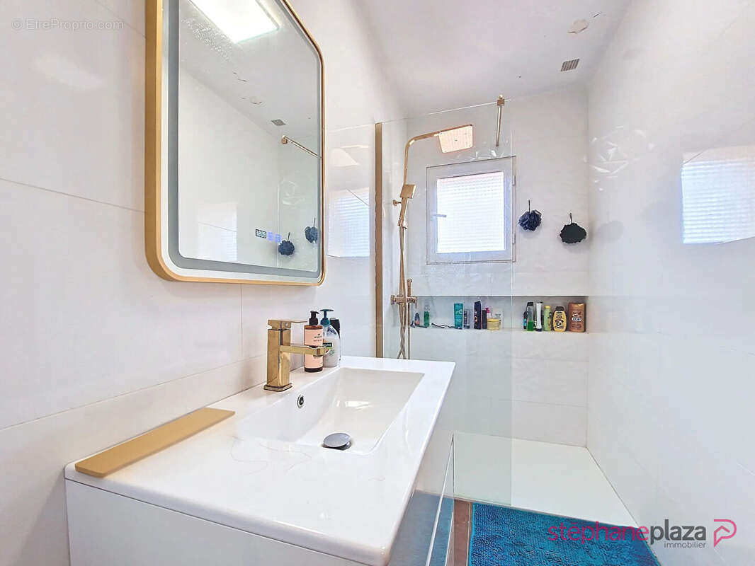 Appartement à MANDELIEU-LA-NAPOULE