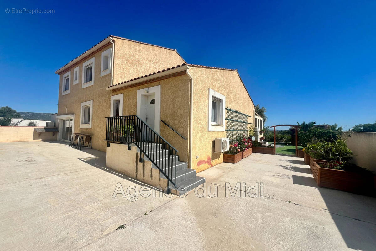 Maison à CAVES