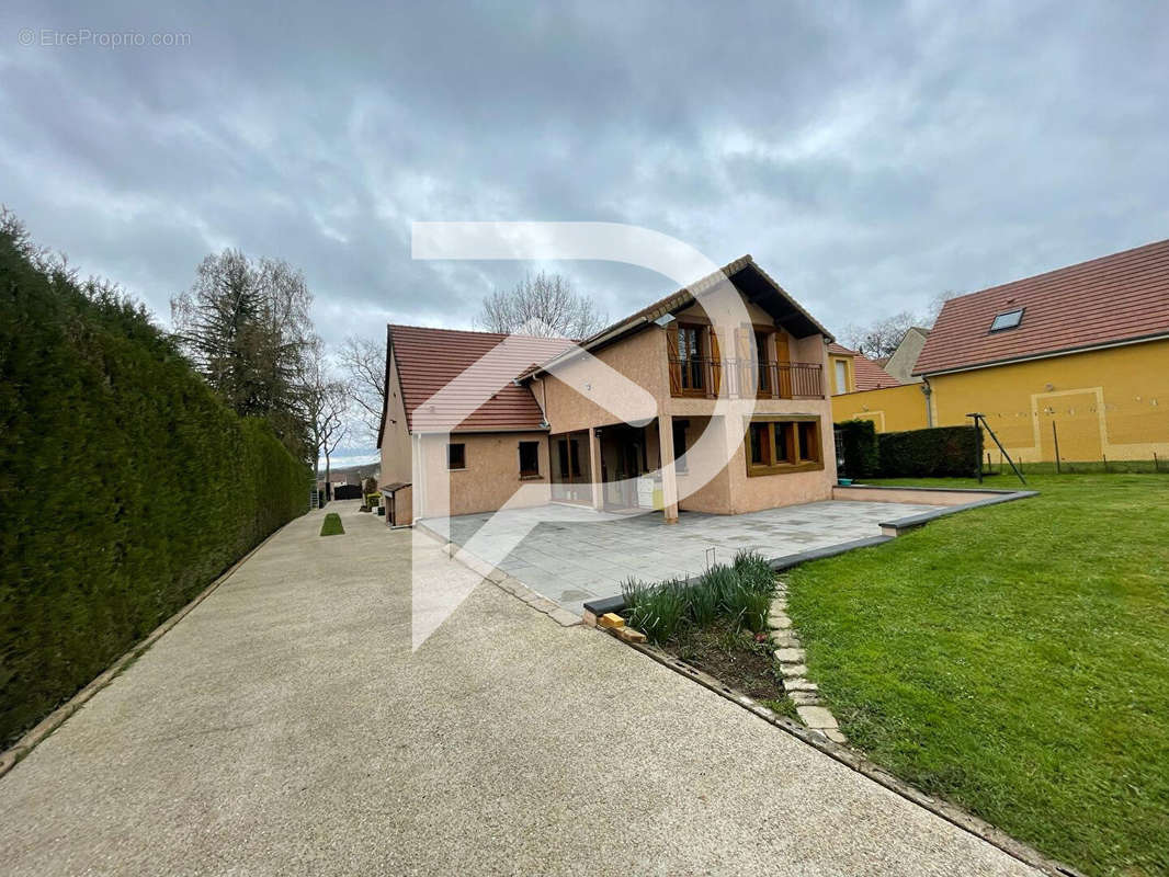 Maison à ANGERVILLIERS