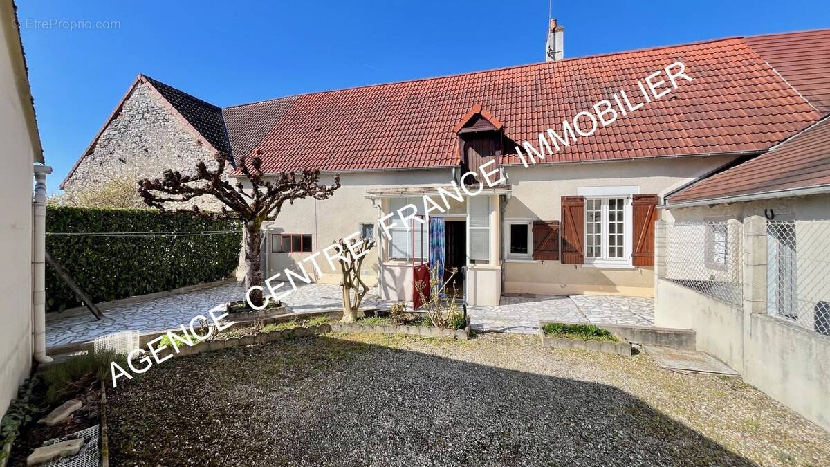 Maison à MEHUN-SUR-YEVRE