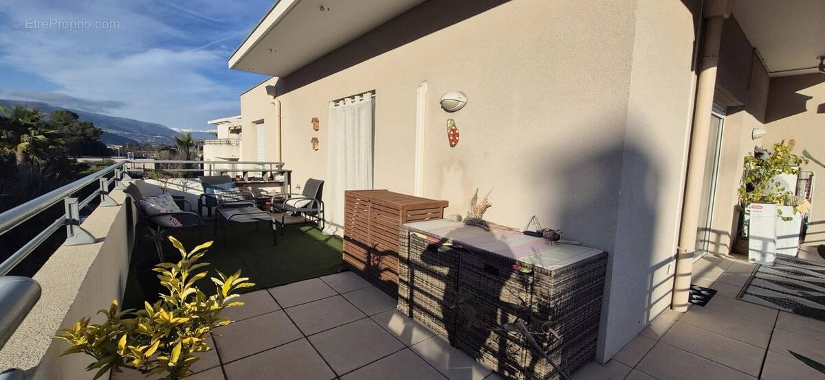 Appartement à SAINT-LAURENT-DU-VAR