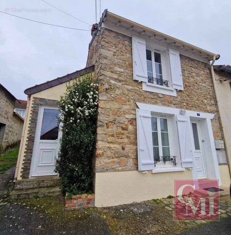 Maison à SAINT-CHERON