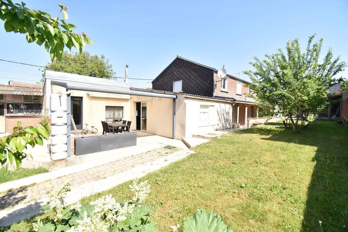 Maison à FONTAINE-AU-PIRE