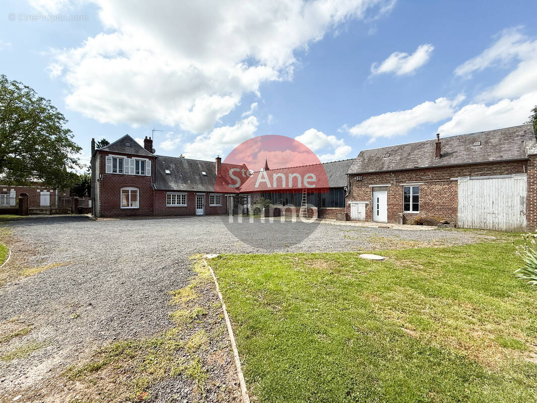 Maison à ESMERY-HALLON
