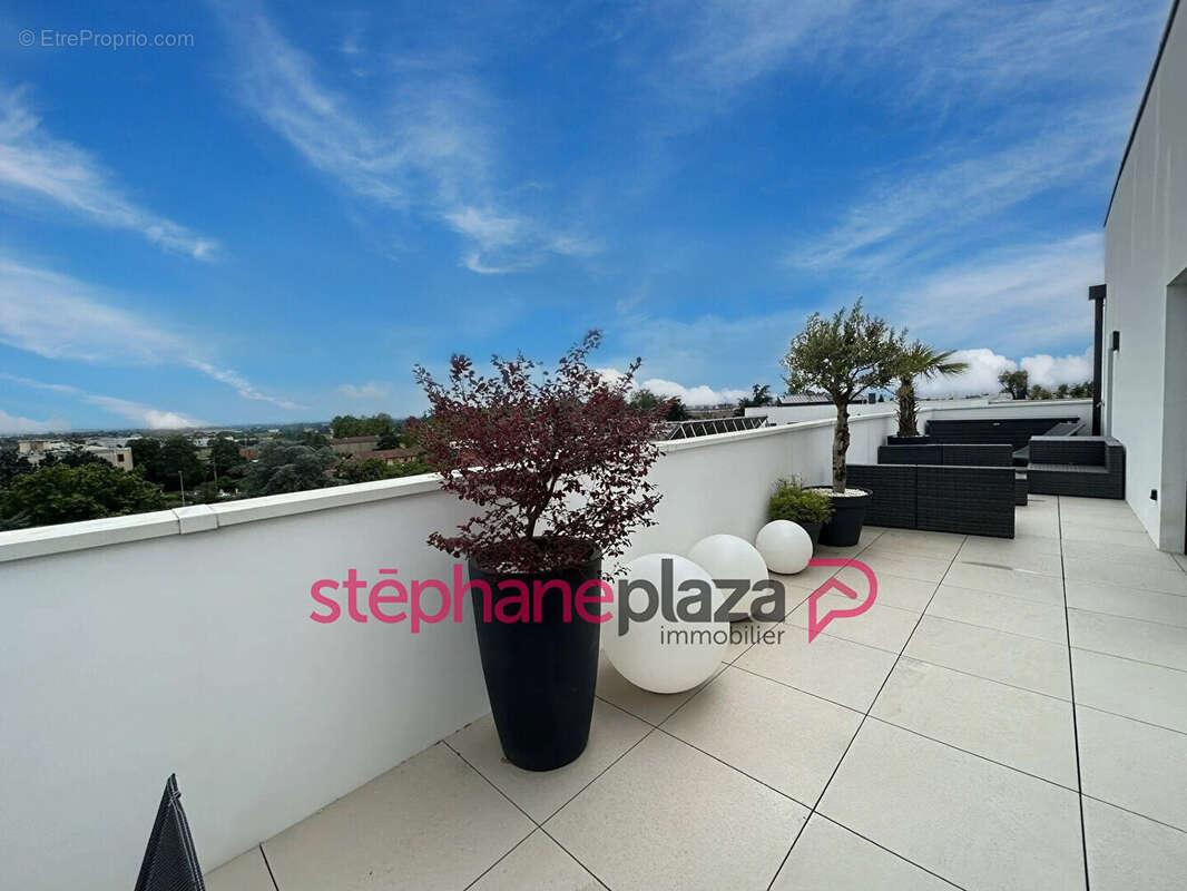 Appartement à DECINES-CHARPIEU