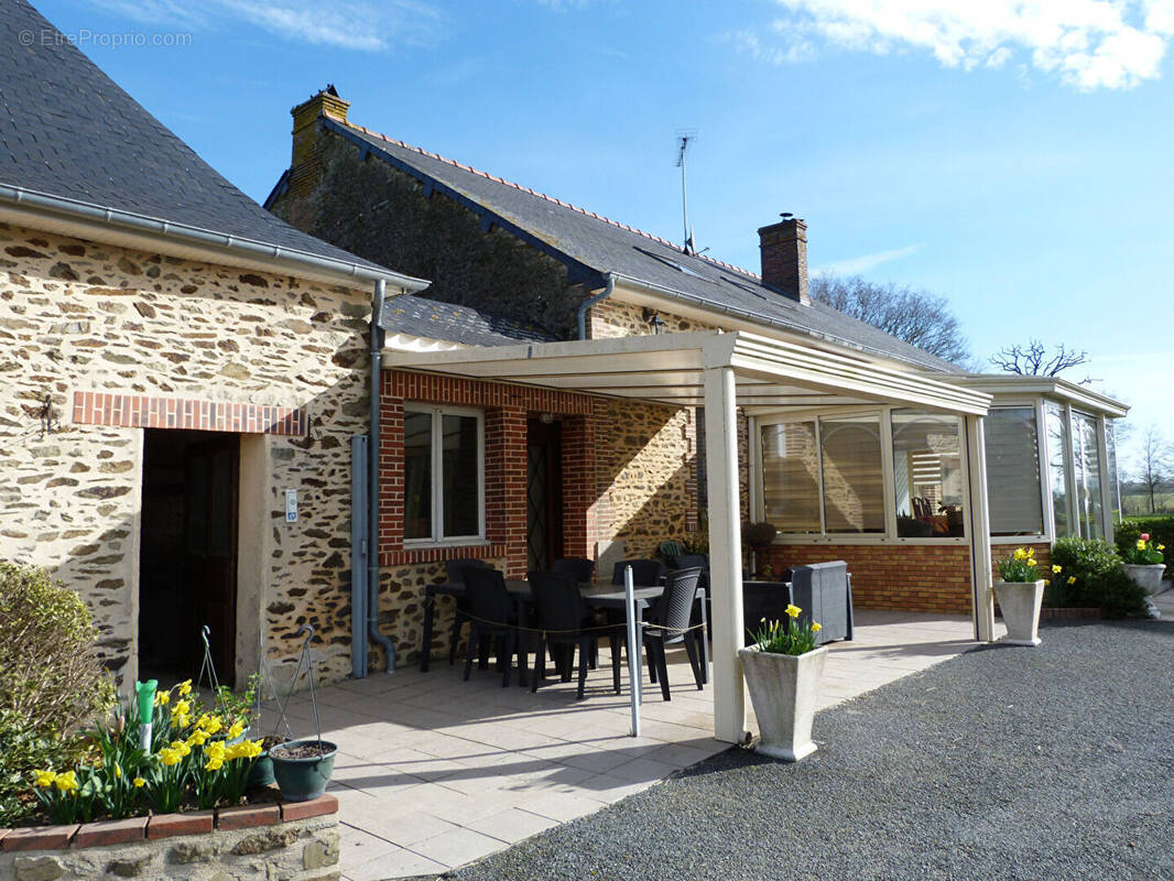 Maison à COSSE-LE-VIVIEN
