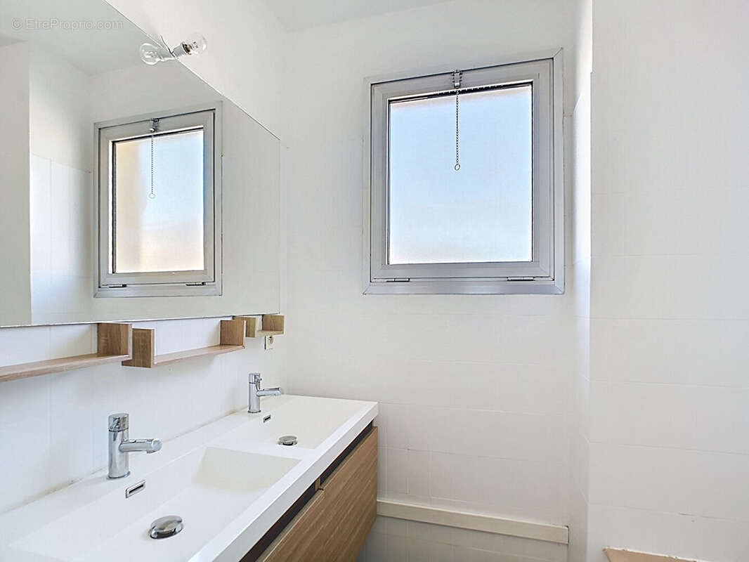 Appartement à VALLAURIS