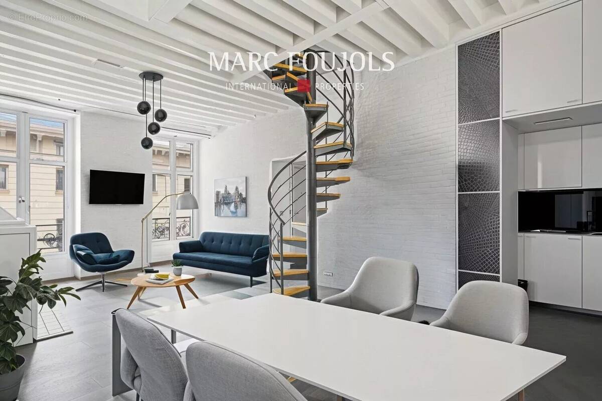 Appartement à PARIS-8E