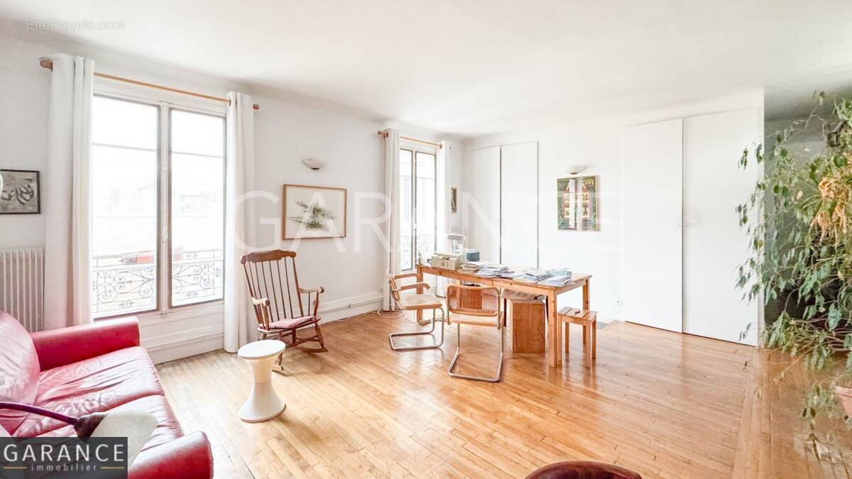Appartement à PARIS-14E